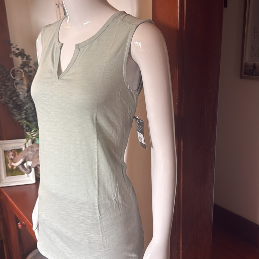 NWT Eddie Bauer size small Sleeveless Mint Green Top